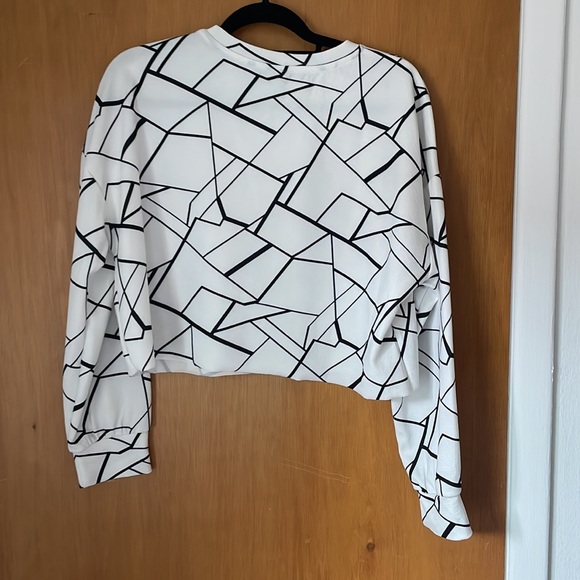 SHEIN crop top - Picture 2 of 7